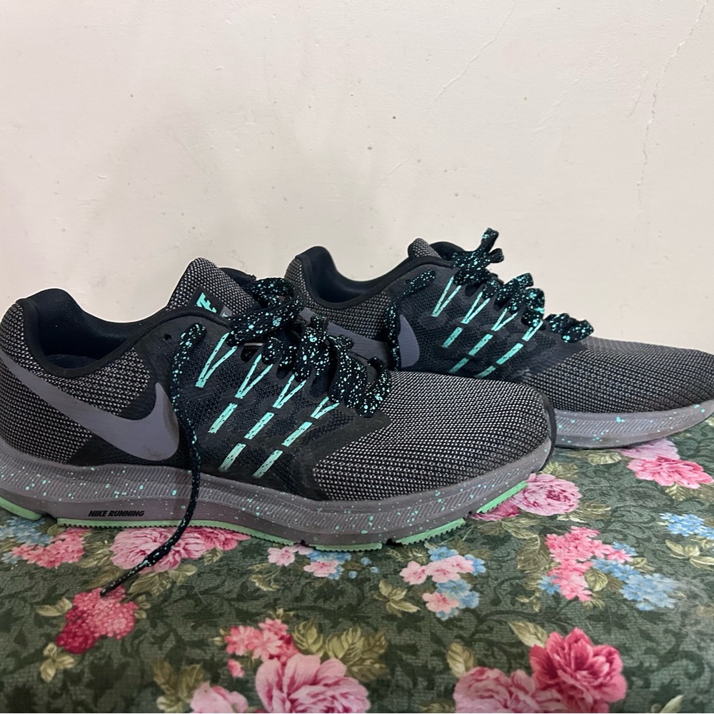 Nike Black and Mint Athletic Sneakers